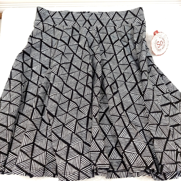SO from Kohl's geometric design mini skirt.  XS. - Picture 1 of 7